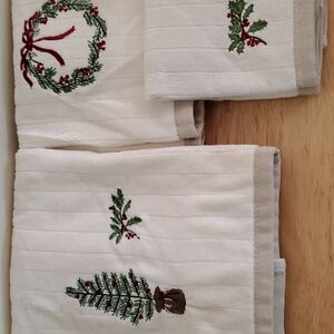 Three Piece Ivory Bath Towel Set With Trees And Holly